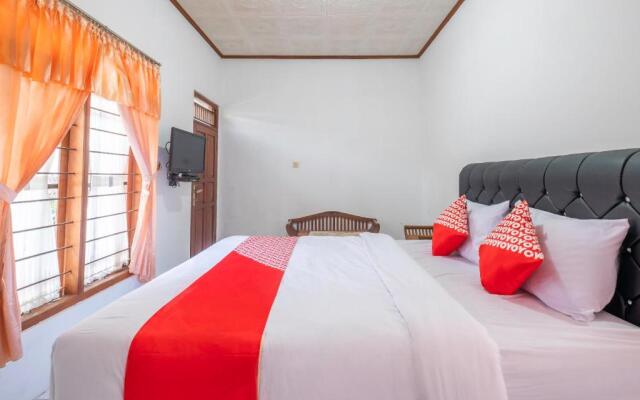 Capital O 1541 Puri Cikole Asri