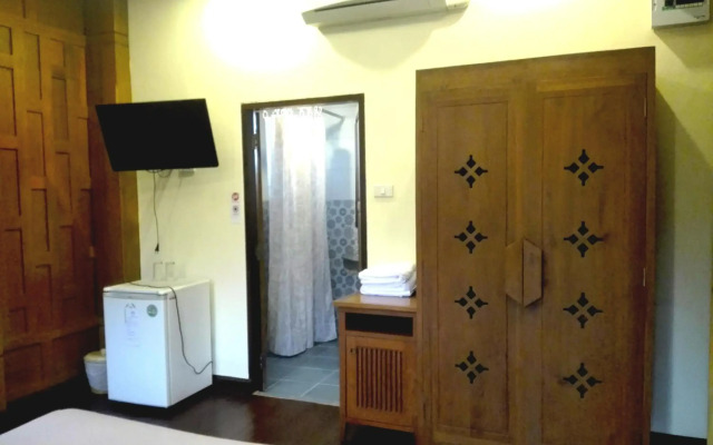 Luang Chumni Village