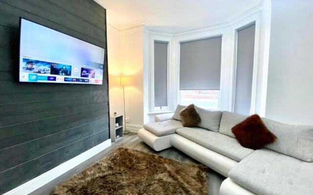 Warley House 4 Bed -Blackpool North -Family House