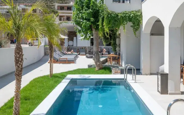 Mika Villas & Suites