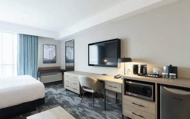 Sandman Signature Las Colinas Hotel & Suites