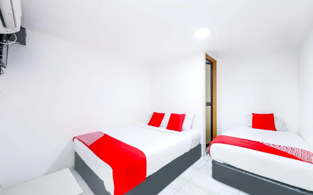 OYO 334 Everest Hotel