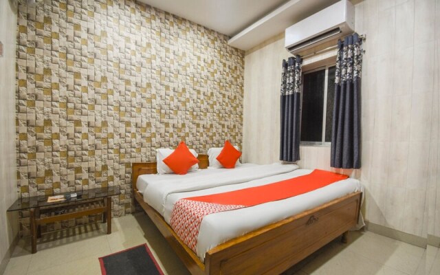 OYO 41435 Golden Residency