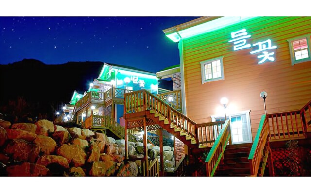 Yangsan Chickweed & Flower Pension