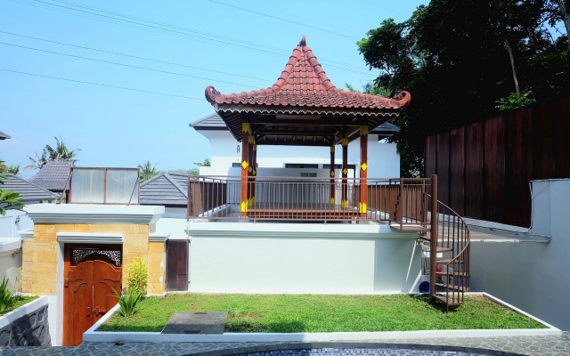 Villa Syariah Grand Bale with Private Pool by Simply Homy