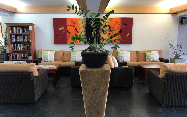 Bay Village Tropical Retreat & Apartments – Lobby – Cairns