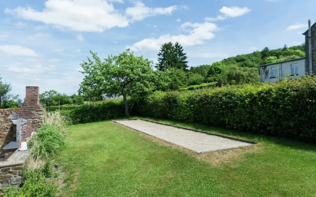 Vintage Holiday Home With Swimming Pool In Saint-Hubert