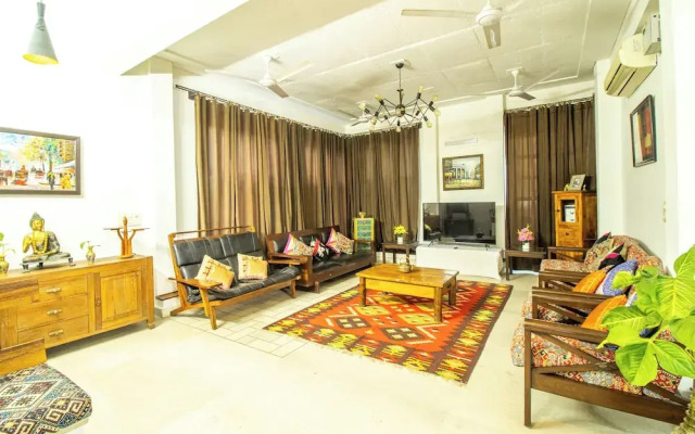 Opulent Antique 6BR Villa in Gurugram