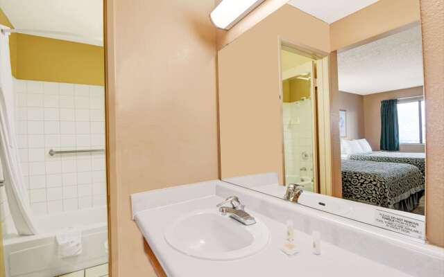 Days Inn by Wyndham El Paso Airport East