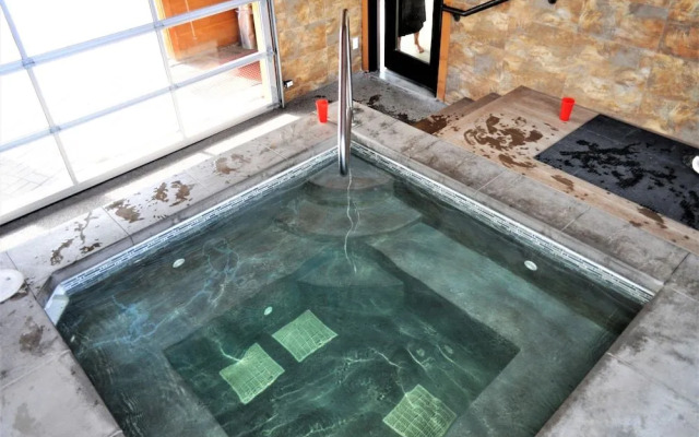 Tennis Townhome 2 Bed 2.5 Bath