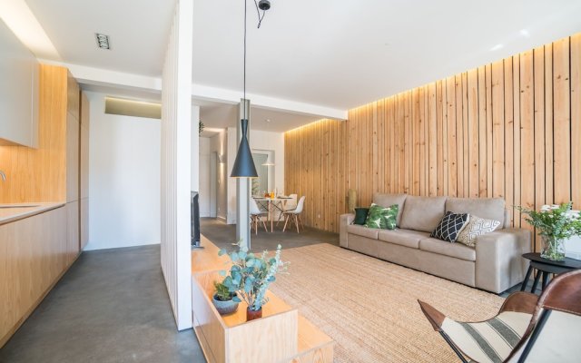 Wood Wall & Garden Apartment