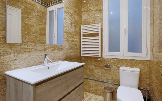 Big Apartment 2 Bedrooms & 2 Bathrooms. Chamberí