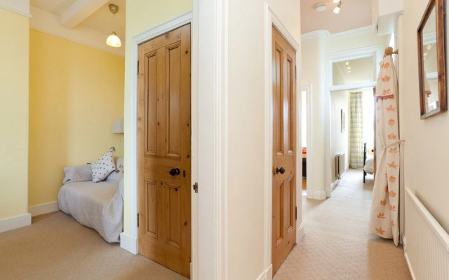 380 Mardale Crescent Apartment