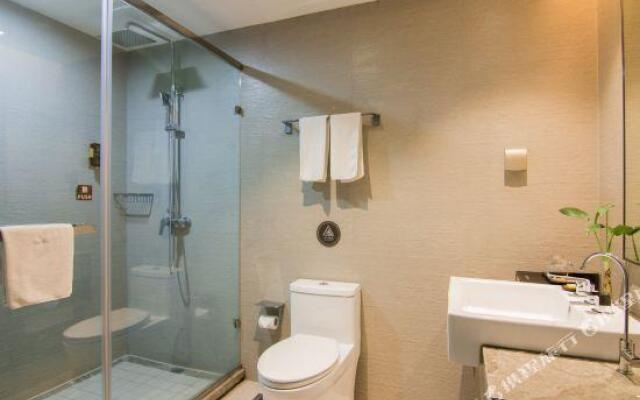 Home Inn Plus (Shaoxing East Railway Station Fengshan South Station)