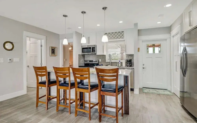 4836/4838 Esplanade St B-pool