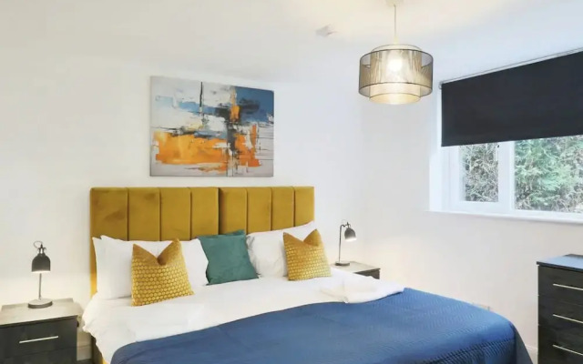 Deluxe 7 Bedroom Property in Solihull