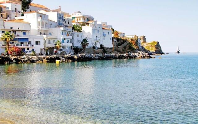 Stylish, Cozy 2-BDR Flat in Andros Town