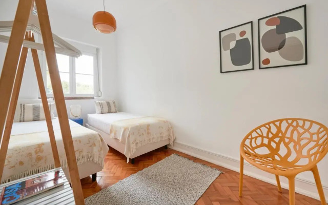 Light-Filled & Renovated Apartment, By TimeCooler