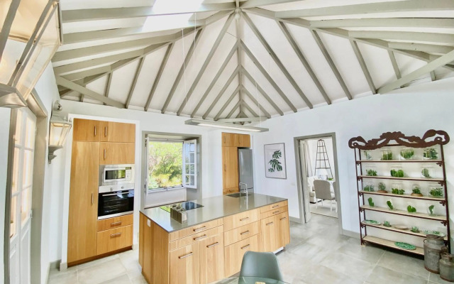 Exclusiva Casa Canaria con Magníficas Vistas al Mar