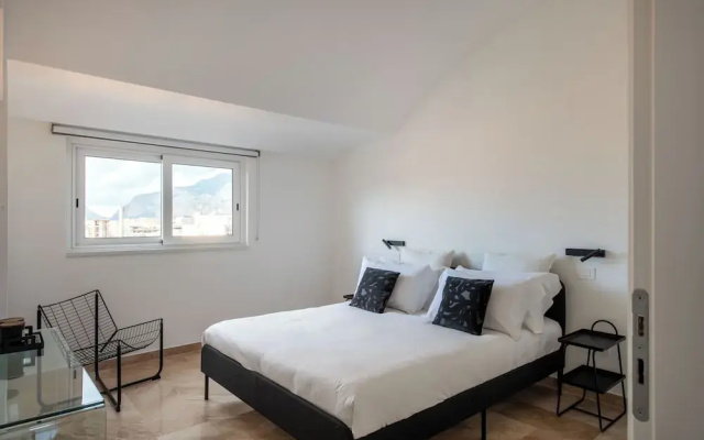 Ruggero City View Apartment by Wonderful Italy