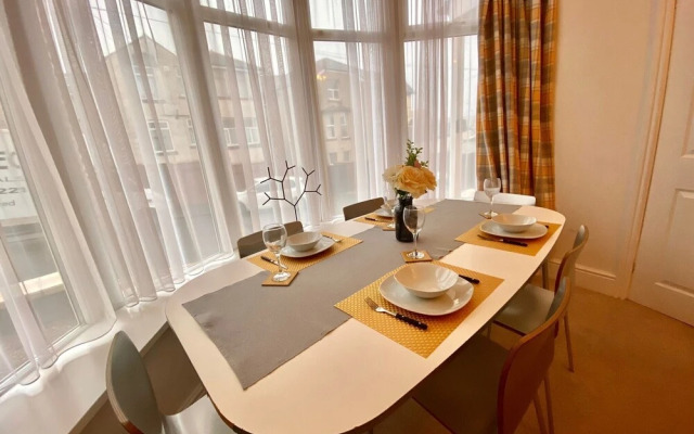Blackpool Abode - Buttercup Suite
