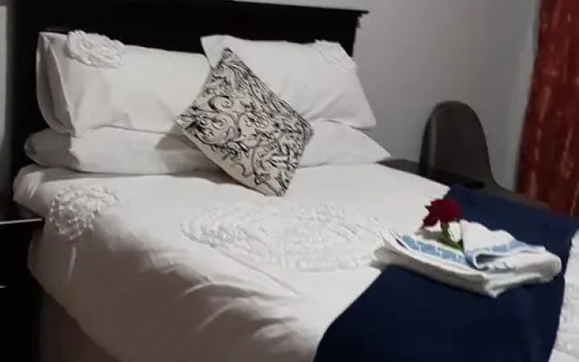 Rose and Thorn Guesthouse - Adults Only