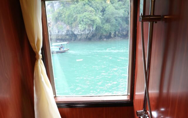 Renea Cruises Halong