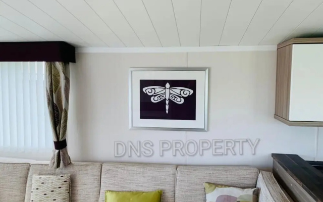 Luxury Caravan Only 10 Mins From the Beach