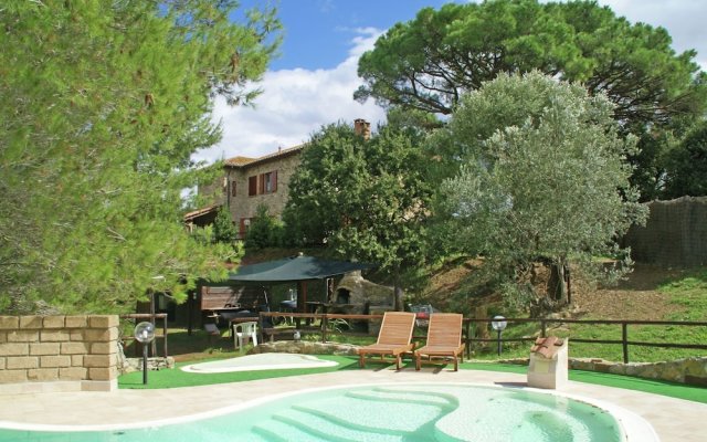 Charming Villa in Suvereto with Hot Tub