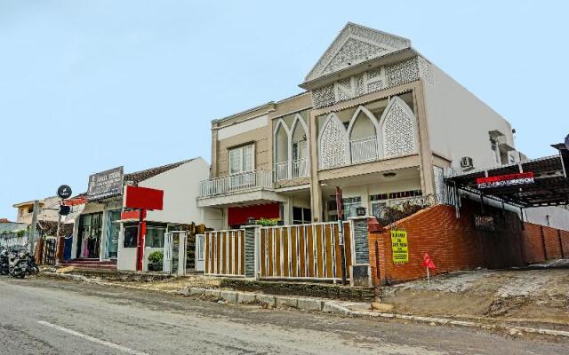 Oyo 91812 Nh Kost Syariah