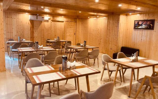 Hotel Gingar, Near Mall Road Manali