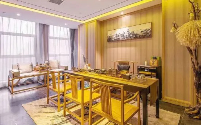 The Ruihe Hotel (Zhengzhou High-speed Railway Station)