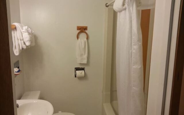 Eagles Nest Motel
