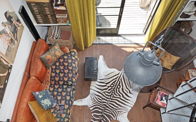 Wolroy House 506 by AirAgents