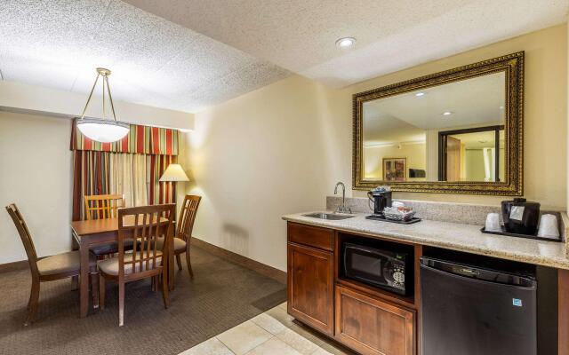 Tulsa Square Hotel Central, I-44 By OYO