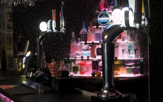 Chequers Hotel & Restaurant