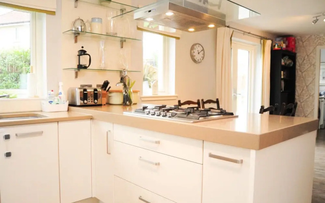 Pear Nook Treet - Exquisite Family Home