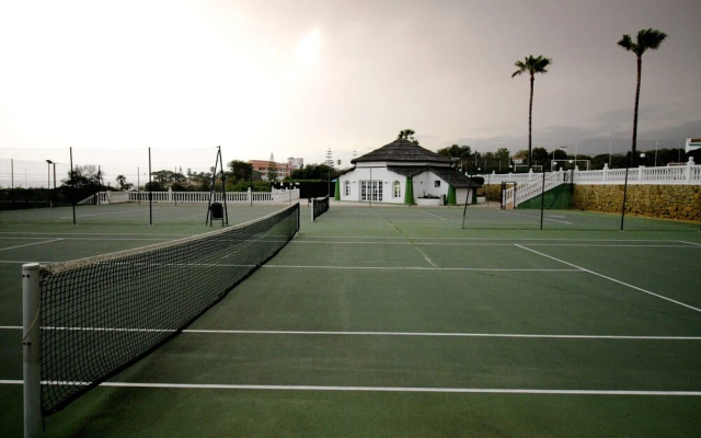 Suitur beachfront duplex with pool and sea views