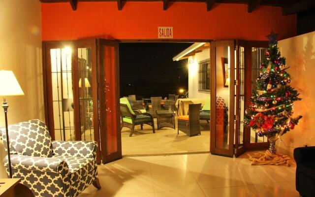 El Mirador Suites and Lounge