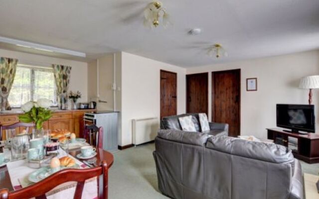 The Carriage House 20655