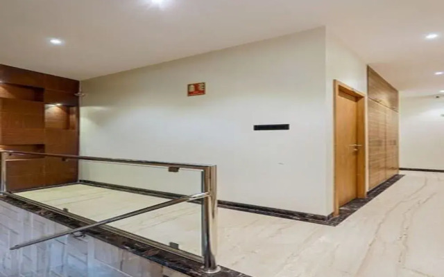 OYO 424 Hotel Apple Suites