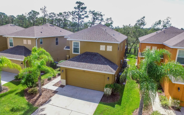4 bed House/w pool & Garage