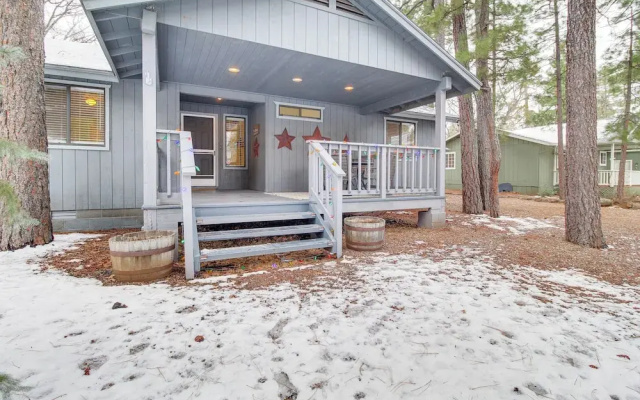Near Hiking & Golfing: Pinetop Home w/ Deck!