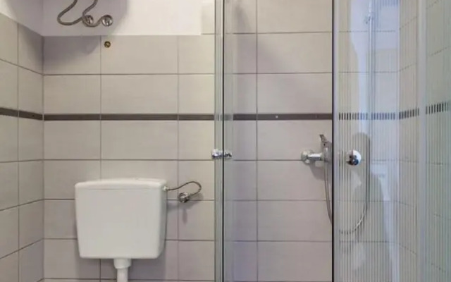 Ana - Free Parking - SA2