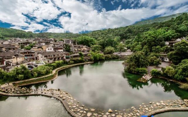 Green Artistic Conception Garden House