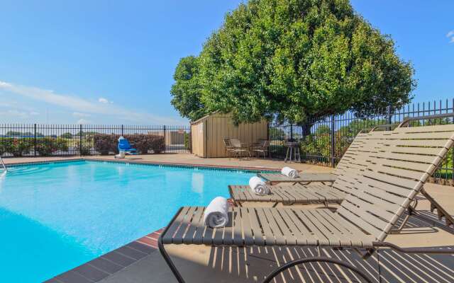 Best Western Governors Inn & Suites