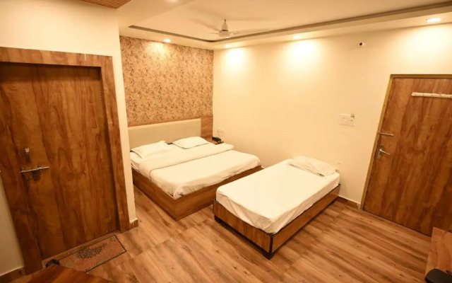 OYO 17284 Hotel Vrindavan Palace