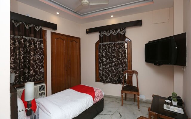 OYO 14390 Hotel Samrat