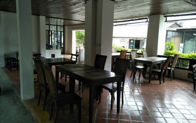 Holiday Park Hotel