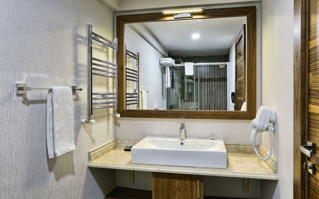 City Hotel Residence